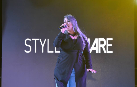 المطربة إيناس عز الدين